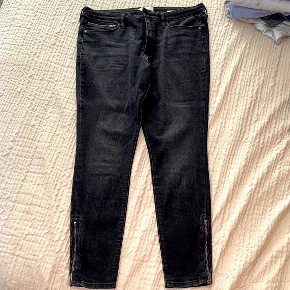 Athleta Sculptek Black Skinny Jeans with Zipper Detail